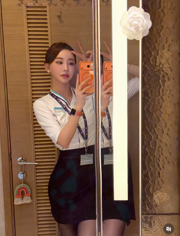 (圖:ooohsunny@Instagram) HK Express神顏值韓籍空姐唔做Emirates IG粉絲每日急升 網民:執到佢班機係中獎