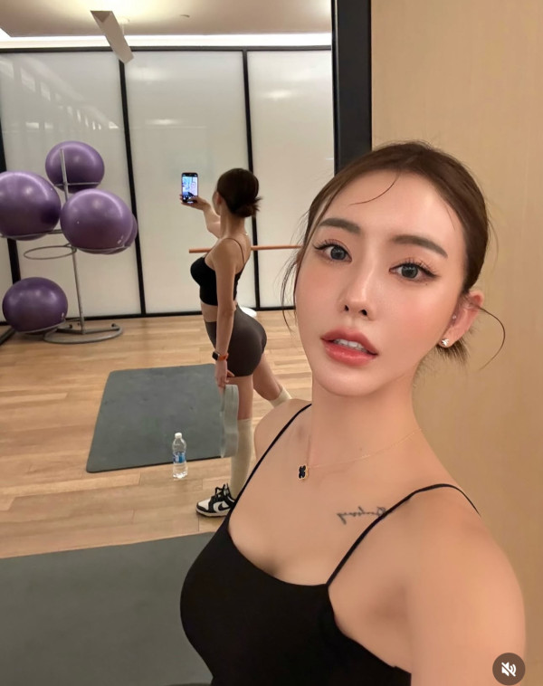 (圖:ooohsunny@Instagram) HK Express神顏值韓籍空姐唔做Emirates IG粉絲每日急升 網民:執到佢班機係中獎