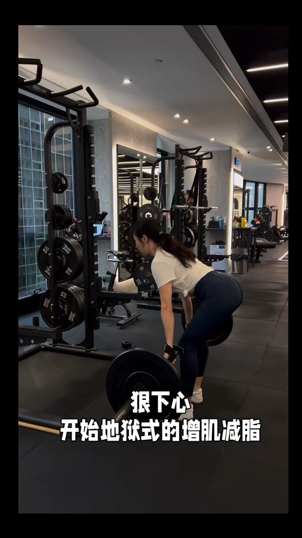 港姐亞軍施宇琪震撼報喜宣布訂婚！雪地浪漫曬巨鑽 與圈外男友8年愛情長跑