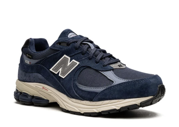 只帶一對鞋旅行是它!NB這款全能鞋被日韓推爆!防水透氣行萬步不累唔使用腳墊