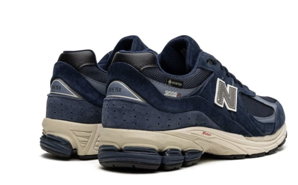 只帶一對鞋旅行是它!NB這款全能鞋被日韓推爆!防水透氣行萬步不累唔使用腳墊