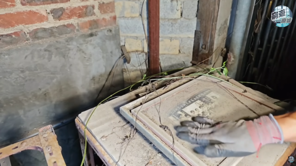 港人直擊轟動全港「四屍滅門命案」現場！小朋友衫仍掛衣架 網民：說不出的難受