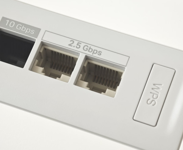 開箱 WiFi 7 攻頂之作：TP-Link Deco BE85！雙 10G 端口、內置雙風扇，打造香港最強萬兆家居網絡！