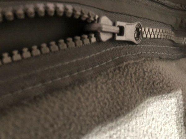 拉鍊卡死千祈咪大力扯！日本專家教1招「復活神技」　只需$2文具一塗即順