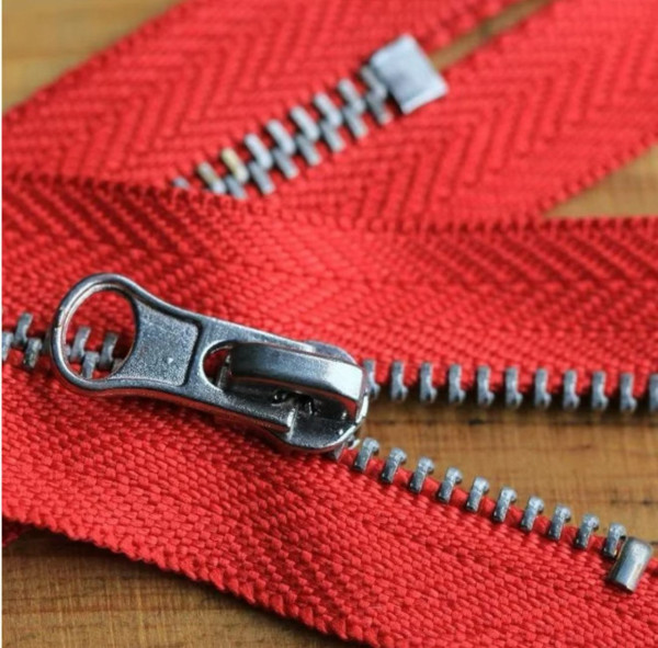 拉鍊卡死千祈咪大力扯！日本專家教1招「復活神技」　只需$2文具一塗即順