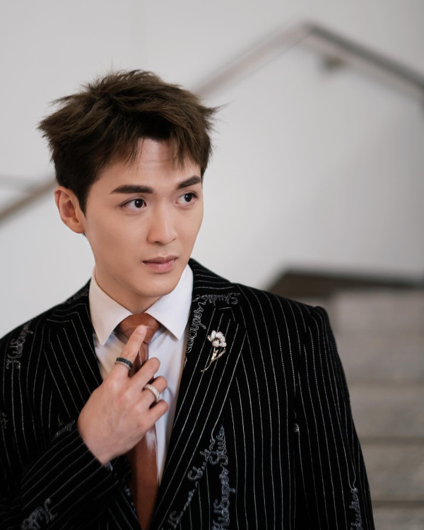 東張女神何沛珈證實與阮浩棕分手 親口承認回復單身！澄清曼谷獨遊療傷另有內情