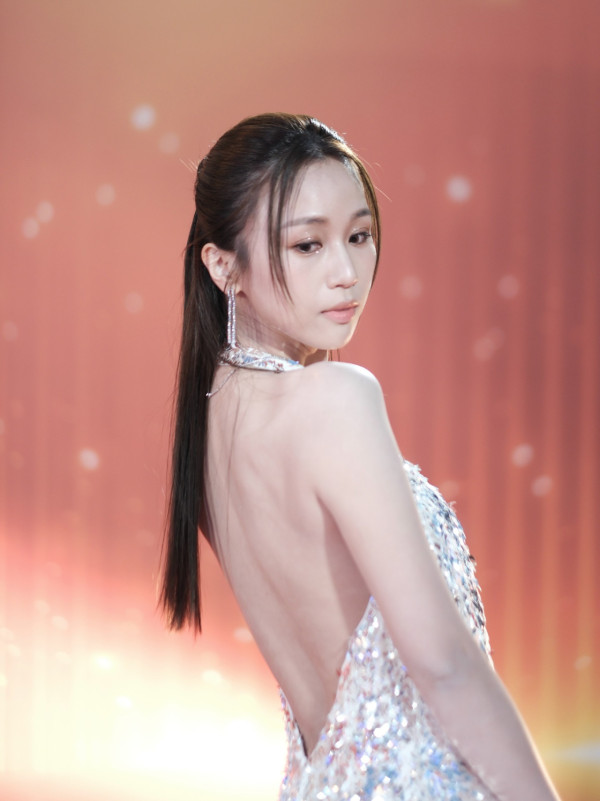 東張女神何沛珈證實與阮浩棕分手 親口承認回復單身！澄清曼谷獨遊療傷另有內情