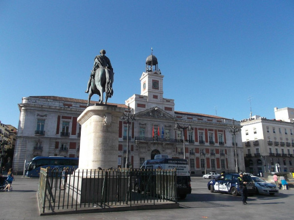 跨年倒數必做！瘋傳「食12粒提子轉運」升級版　網民揭隱藏秘技：呢度食必脫單