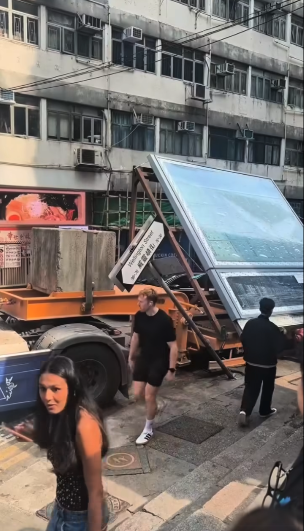 巴士撞爆玻璃繼續狂飆 車長拒停車建議「坐開啲」乘客怒斥罔顧安全