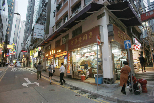 結業潮｜中環逾百年老店「春回堂」結業！街坊目擊招牌已拆！年底近億元沽舖離場...