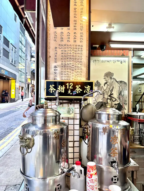 結業潮｜中環逾百年老店「春回堂」結業！街坊目擊招牌已拆！年底近億元沽舖離場...