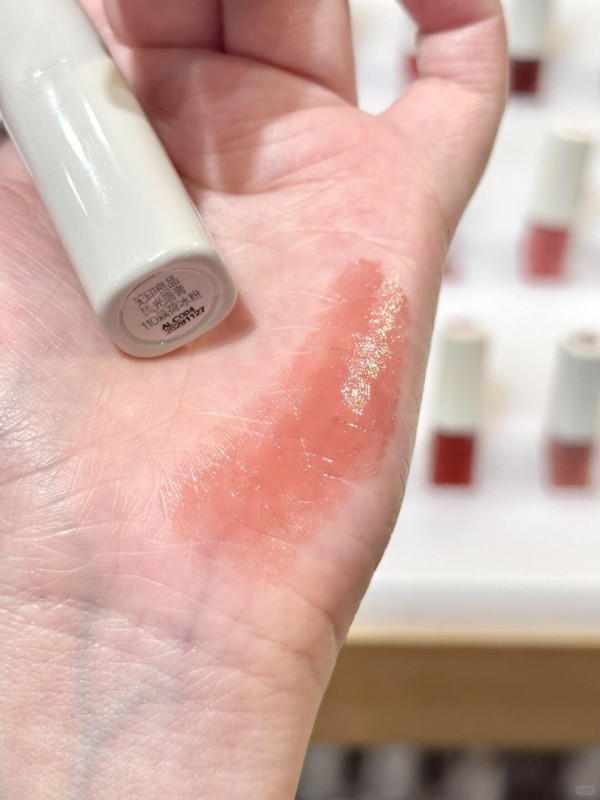 MUJI $98唇膏激似Chanel！網民讚色靚夠滋潤 平近$300買到「斷貨色」