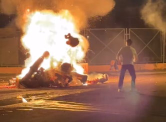 2026跨年轉運｜食提子未算癲？全球8大「開運怪招」著波點衫吸金／掟碟旺人緣