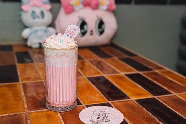 Esther Bunny主題餐廳登陸九龍灣/荃灣/屯門！1.8米打卡公仔/限定餐點/限量紀念品/可愛盲盒