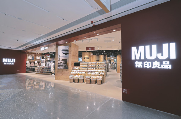MUJI「空氣感」電腦袋Threads瘋傳！$128輕到似冇拎　網民激讚：膊頭救星