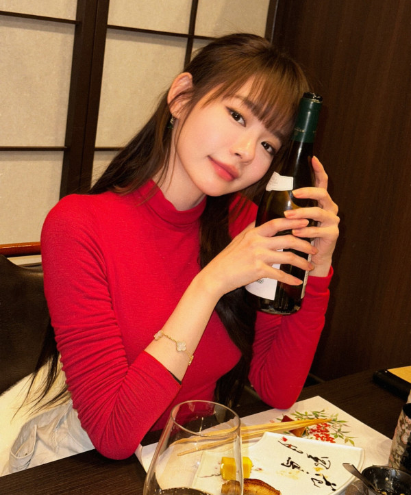 林明禎捨棄短髮重回長髮造型女人味爆發！抬頭誘惑視角震撼網民：流晒鼻血