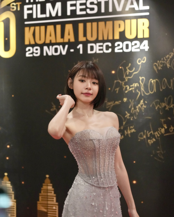 林明禎捨棄短髮重回長髮造型女人味爆發！抬頭誘惑視角震撼網民：流晒鼻血