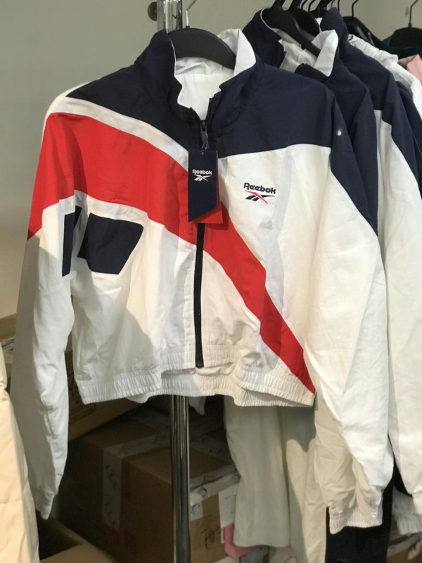 銅鑼灣時代廣場開倉低至1折！Doughnut/JANSPORT/FAIRFAX $199起！袋款/喼/外套/運動鞋新年特賣