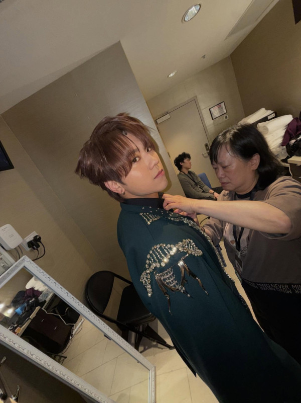 叱咤903頒獎禮2025｜姜濤缺席叱咤私下真實反應流出 直播聽到六連霸隔空做口型洩心聲