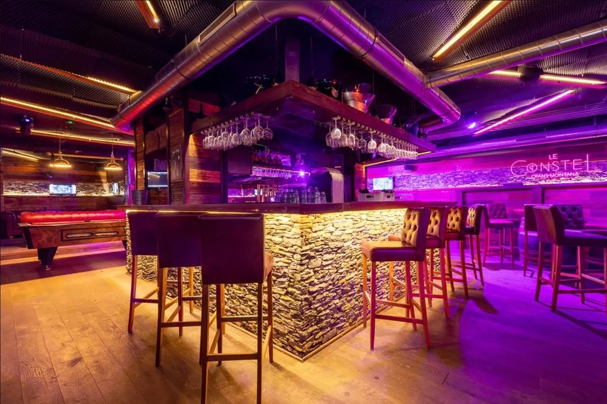 瑞士酒吧大火｜除夕派對變煉獄！起火一刻影片曝光 疑香檳「仙女棒」燒著天花釀40死 