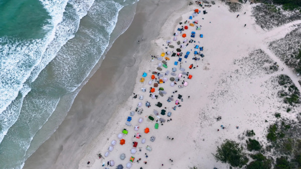 元旦西貢公廁驚見「簡體字垃圾山」!即食麵+排泄物塞爆馬桶 網民:見過最污糟嘅公廁