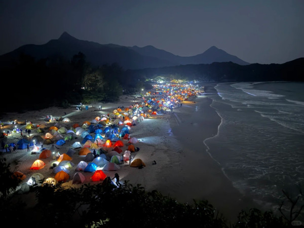 元旦西貢公廁驚見「簡體字垃圾山」!即食麵+排泄物塞爆馬桶 網民:見過最污糟嘅公廁