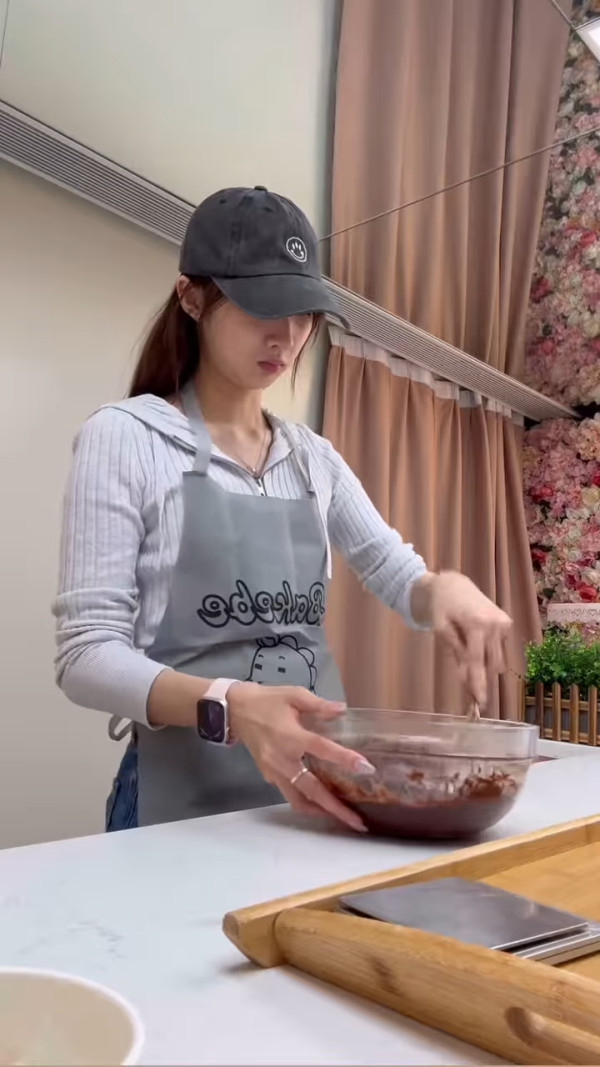 鍾柔美疑被踢爆假A0後扮冇事發生？首度蒲頭發聲10字回應反被鬧爆