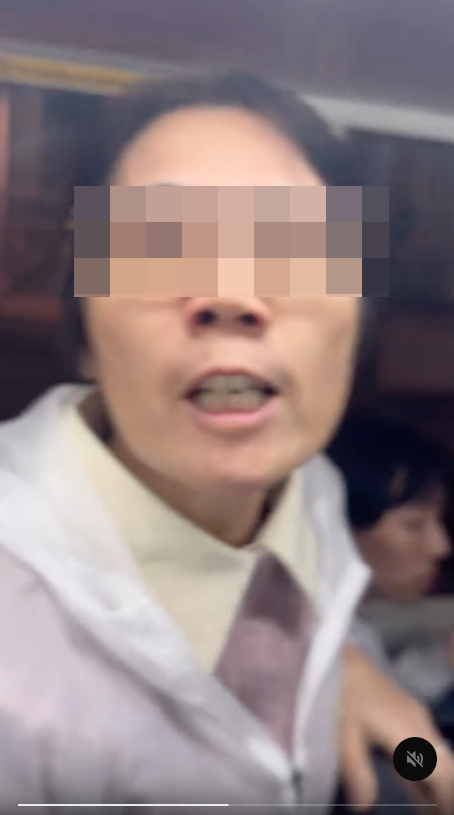 港男遇中年母女疑打尖上巴士 霸氣當面拍片公審 中年婦一句打尖神邏輯惹怒網民【有片】