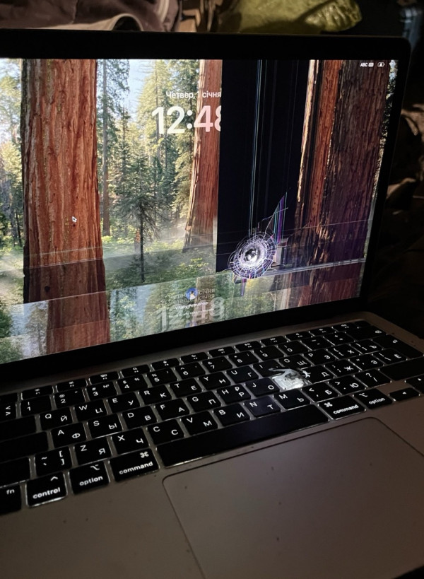 繼 Nokia 3310 後最強「擋彈神器」？ MacBook Air 硬食戰場砲彈 爛成咁竟仲用得【有片】