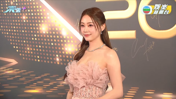 萬千星輝頒獎典禮2025｜紅地氈女星性感戰衣大晒冷！高清多圖逐個睇