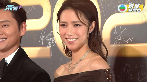 萬千星輝頒獎典禮2025｜紅地氈女星性感戰衣大晒冷！高清多圖逐個睇