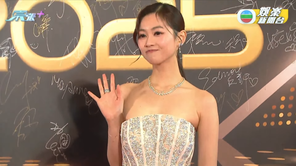 萬千星輝頒獎典禮2025｜紅地氈女星性感戰衣大晒冷！高清多圖逐個睇