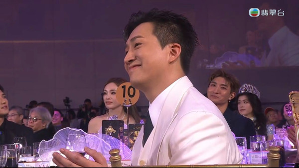 萬千星輝2025｜葉蒨文極高人氣勇奪飛躍進步女藝員 入行10年台上放閃多謝男友GM