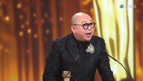 萬千星輝2025｜林盛斌Bob勇奪最佳男主持興奮到失控 激動過頭一嘢拍爛獎座場面尷尬