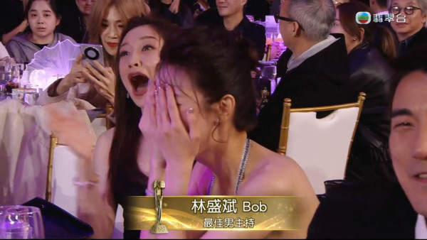 萬千星輝2025｜林盛斌Bob勇奪最佳男主持興奮到失控 激動過頭一嘢拍爛獎座場面尷尬