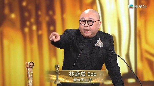 萬千星輝2025｜林盛斌Bob勇奪最佳男主持興奮到失控 激動過頭一嘢拍爛獎座場面尷尬