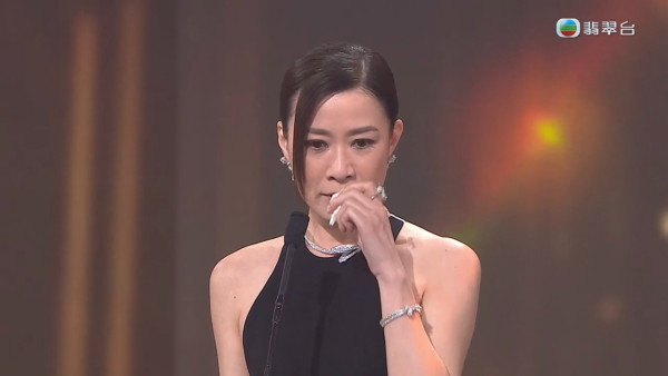 萬千星輝2025｜佘詩曼四屆視后締造香港歷史紀錄 四年四段得獎感言全部神對應