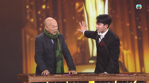 萬千星輝2025｜羅家英頒獎台上斥責周嘉洛「契弟」 當眾公審一行為「好唔安樂」