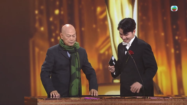 萬千星輝2025｜羅家英頒獎台上斥責周嘉洛「契弟」 當眾公審一行為「好唔安樂」