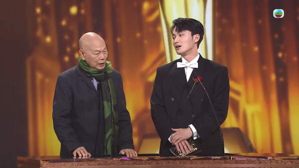 萬千星輝2025｜羅家英頒獎台上斥責周嘉洛「契弟」 當眾公審一行為「好唔安樂」