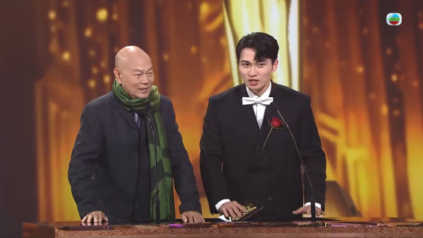 萬千星輝2025｜羅家英頒獎台上斥責周嘉洛「契弟」 當眾公審一行為「好唔安樂」