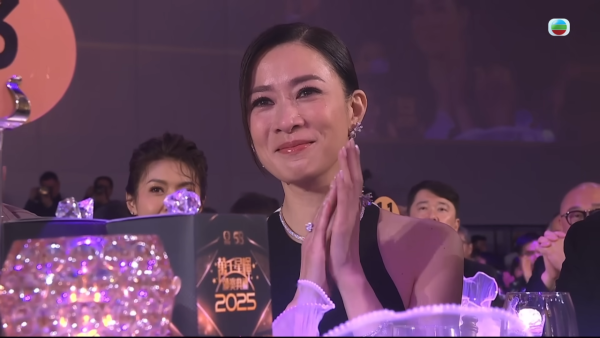 萬千星輝2025｜王敏奕何廣沛奪獎佘詩曼台下反應瘋傳！兩秒鏡頭真實表情惹熱議