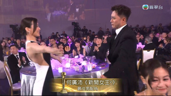 萬千星輝2025｜王敏奕何廣沛奪獎佘詩曼台下反應瘋傳！兩秒鏡頭真實表情惹熱議