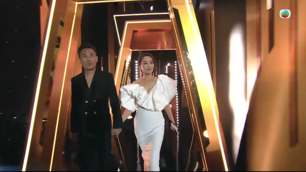 萬千星輝2025｜郭可盈高清鏡頭下真面目現形 濃妝出賣真實年齡惹網民嘆：歲月不饒人