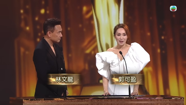 萬千星輝2025｜郭可盈高清鏡頭下真面目現形 濃妝出賣真實年齡惹網民嘆：歲月不饒人