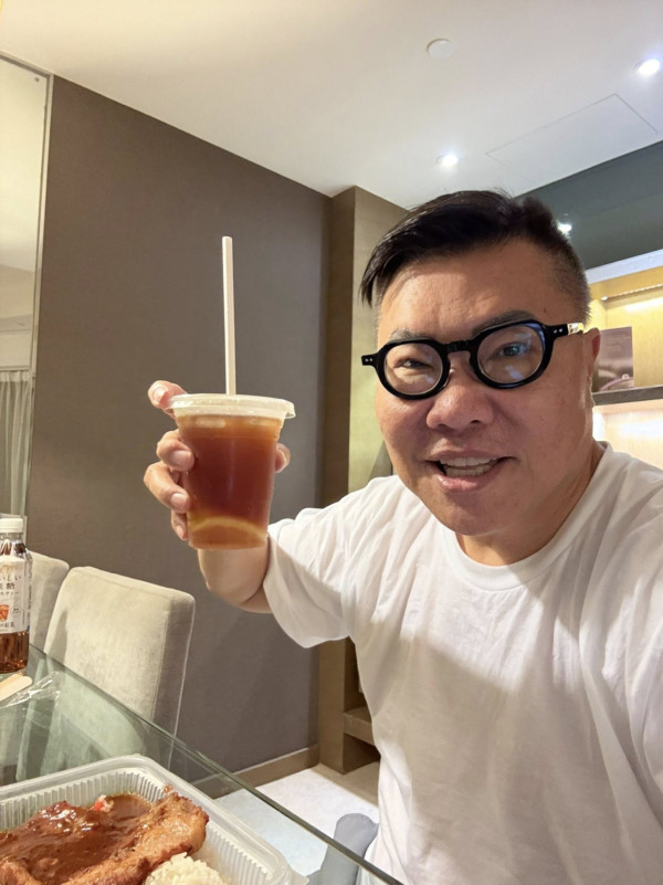 來源:胡慧冲FB 泰國通胡慧冲為慳5位數酒店錢出事!狂嘔5次送院嘆「撞邪」:醫藥費貴如房價