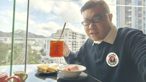 來源:胡慧冲FB 泰國通胡慧冲為慳5位數酒店錢出事!狂嘔5次送院嘆「撞邪」:醫藥費貴如房價