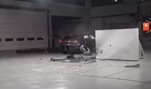 小米汽車撞擊後「甩轆」被嘲豆腐渣！雷軍親揭「丟輪保車」是安全設計：輪胎若不飛走 駕駛者更危險？