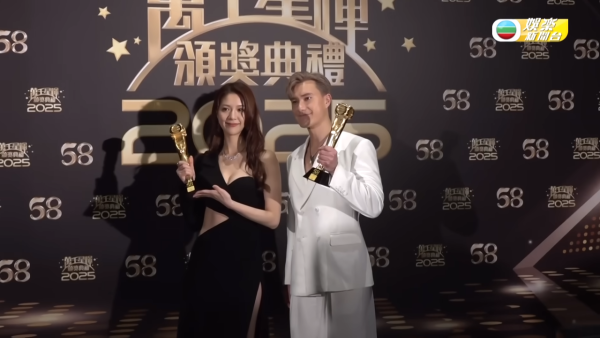 萬千星輝2025｜陳曉華朱敏瀚情侶裝首度合體同框任影唔嬲 贏最佳衣著獎背後原來係一個局？