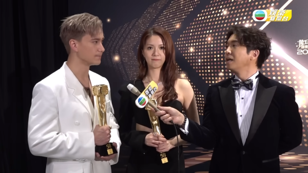 萬千星輝2025｜陳曉華朱敏瀚情侶裝首度合體同框任影唔嬲 贏最佳衣著獎背後原來係一個局？